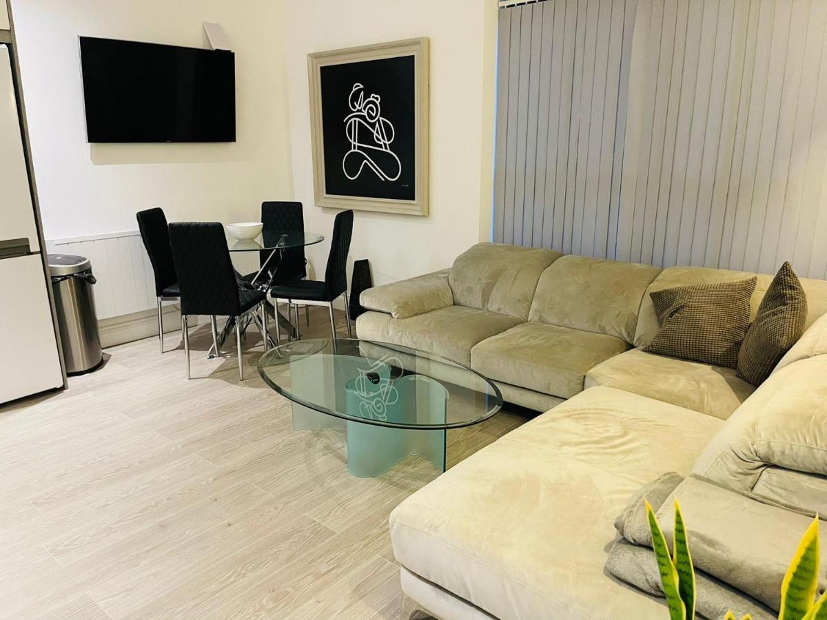 Salt Hill Windsor Legoland Eton Heathrow Luxury 2 Bed 1 Bath Free Parking Slough Exterior photo