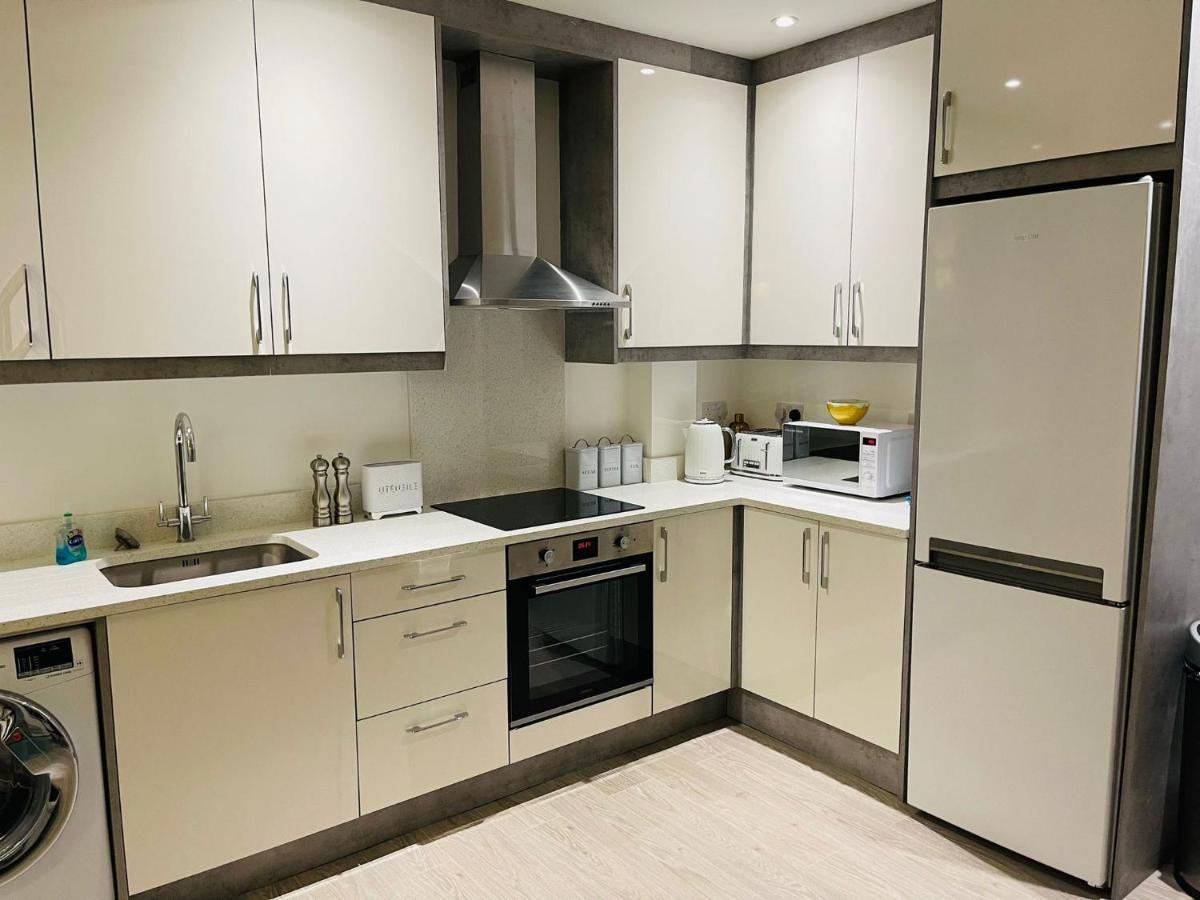 Salt Hill Windsor Legoland Eton Heathrow Luxury 2 Bed 1 Bath Free Parking Slough Exterior photo