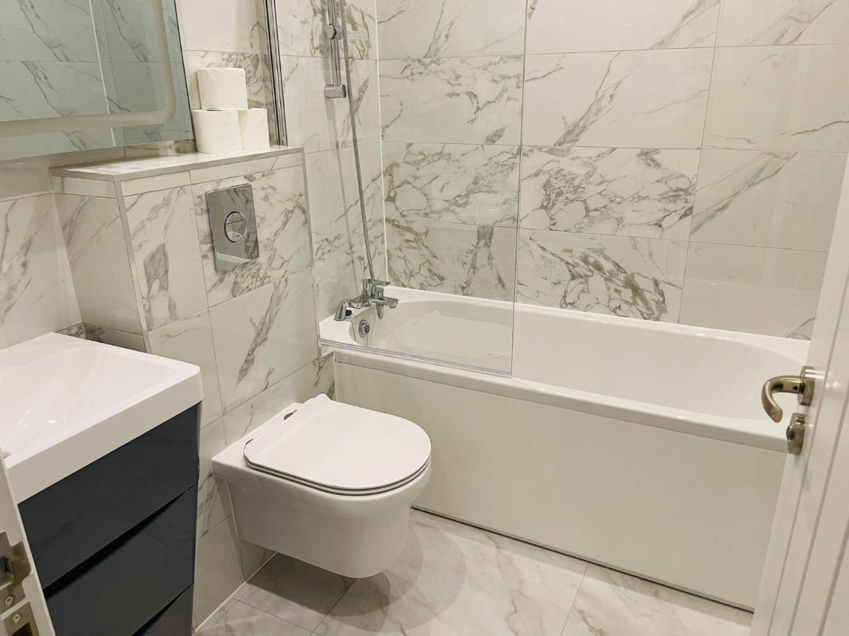 Salt Hill Windsor Legoland Eton Heathrow Luxury 2 Bed 1 Bath Free Parking Slough Exterior photo
